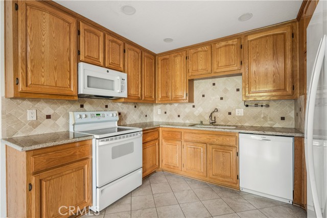 Image 8 of 37 For 21931 Rimhurst  117