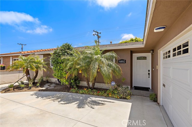 Detail Gallery Image 3 of 19 For 16882 Ross Ln, Huntington Beach,  CA 92647 - 4 Beds | 2 Baths