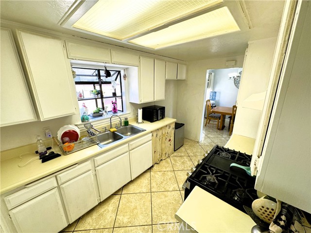 10281 Elmore Avenue, Whittier CA: https://media.crmls.org/medias/ed0231f1-cd4e-4aa4-83de-19a7ae1f4467.jpg