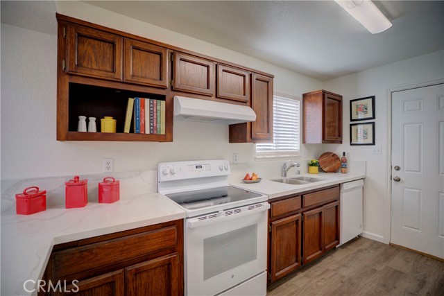 Detail Gallery Image 4 of 16 For 2600 Brookside Dr #11,  Bakersfield,  CA 93311 - 2 Beds | 2 Baths