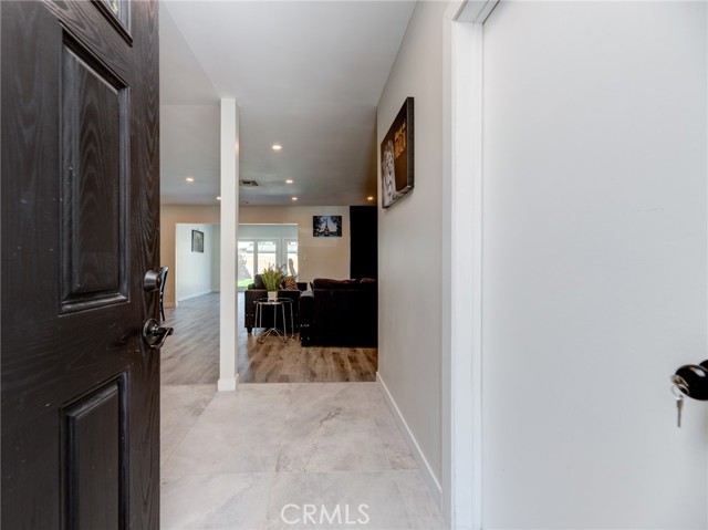 Detail Gallery Image 3 of 51 For 19847 Arminta St, Winnetka,  CA 91306 - 5 Beds | 3 Baths