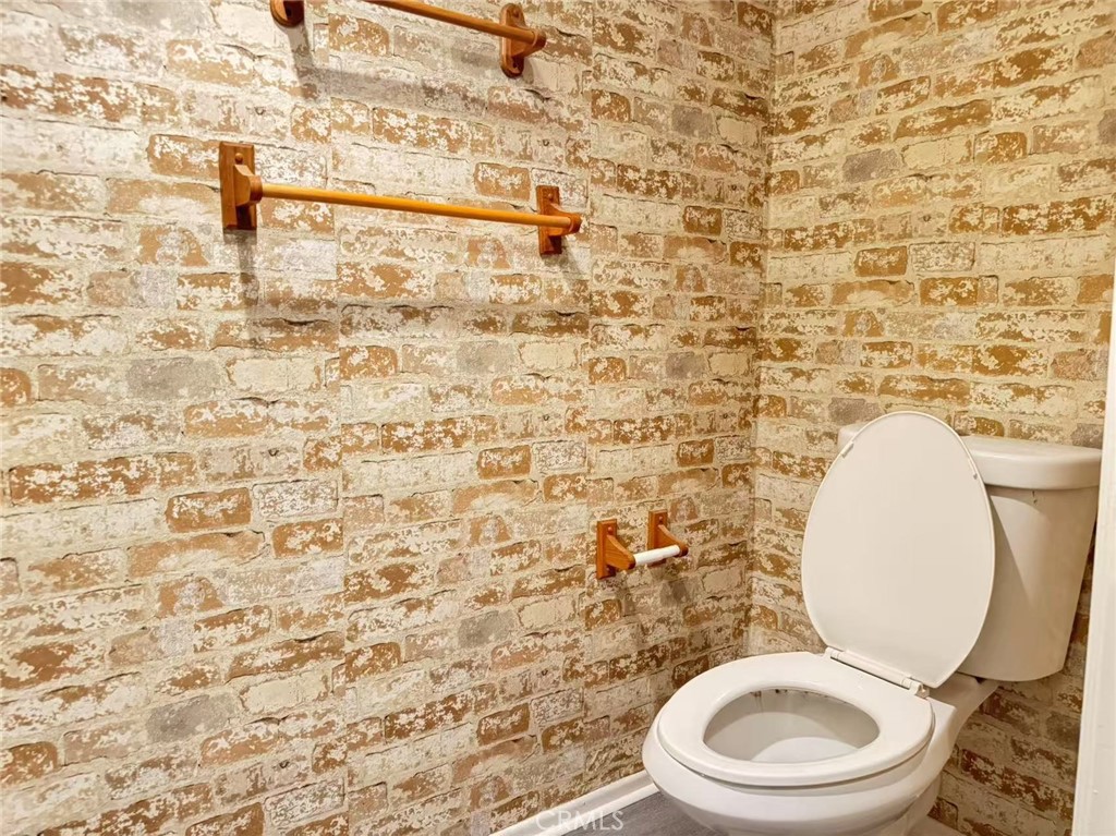 https://media.crmls.org/medias/ed0334cf-6eaa-433a-b562-58ea11369cfd.jpg?preset=X-Large