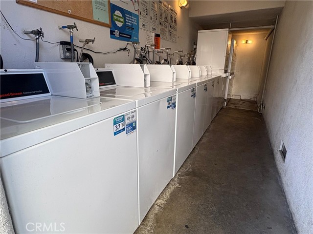 Detail Gallery Image 22 of 32 For 18619 Collins #F29,  Tarzana,  CA 91356 - 2 Beds | 2 Baths