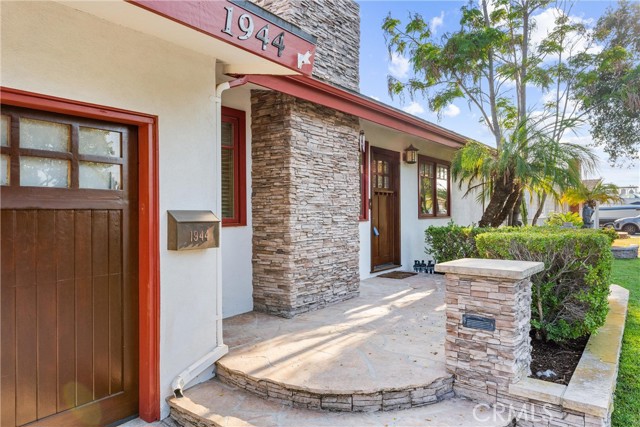 1944 W Lullaby Lane, Anaheim CA: https://media.crmls.org/medias/ed05abc3-ef2d-4e44-b273-9035075a5235.jpg