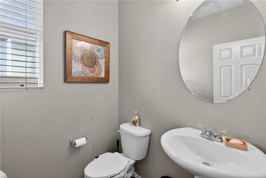 https://media.crmls.org/medias/ed05c17d-2375-4cec-8e18-ac1a763bb549.jpg?preset=X-Large