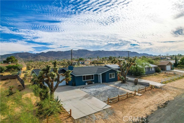 Detail Gallery Image 4 of 49 For 61475 Alta Vista Dr, Joshua Tree,  CA 92252 - 2 Beds | 2 Baths