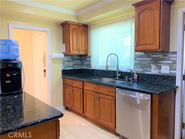 Detail Gallery Image 4 of 8 For 1638 Grove Pl, Fullerton,  CA 92831 - 4 Beds | 2 Baths