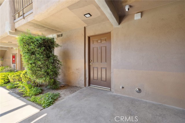 17000 Burbank Boulevard, Encino CA: https://media.crmls.org/medias/ed073f45-4a6b-4c85-bed9-d10ab61ef6f3.jpg