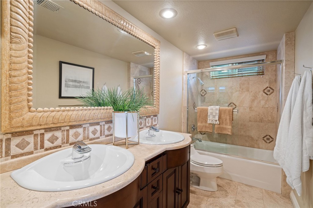 Ed078750 A8d9 441c B9b0 Fa93e46334fe