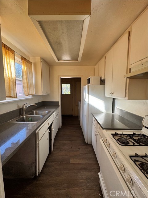 40286 Big Bear Boulevard, Big Bear Lake CA: https://media.crmls.org/medias/ed0933e7-f57e-4a0b-ad13-5e120e628531.jpg