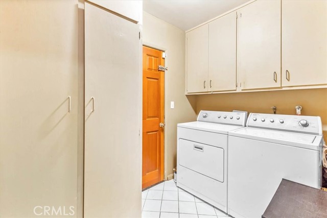 Detail Gallery Image 25 of 33 For 17861 Cathedral Pl, Encino,  CA 91316 - 3 Beds | 3 Baths