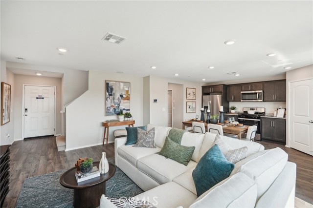 Detail Gallery Image 8 of 25 For 14014 Larissa St, Moreno Valley,  CA 92555 - 3 Beds | 2/1 Baths