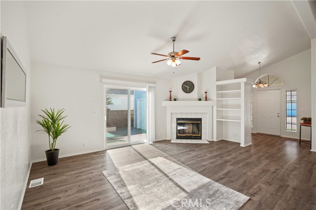 Detail Gallery Image 6 of 28 For 20208 Northcliff Dr, Canyon Country,  CA 91351 - 2 Beds | 2 Baths