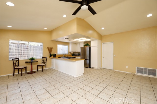 Detail Gallery Image 7 of 30 For 183 N Torn Ranch Rd, Lake Elsinore,  CA 92530 - 3 Beds | 2 Baths
