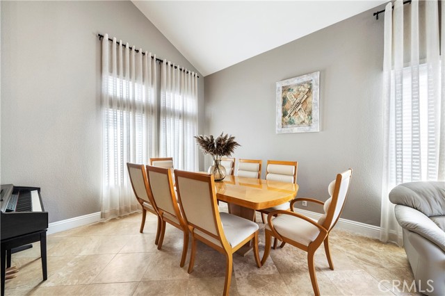 1841 Creekside Drive, Hemet CA: https://media.crmls.org/medias/ed0b19a9-b514-4c80-870a-facd516410ef.jpg