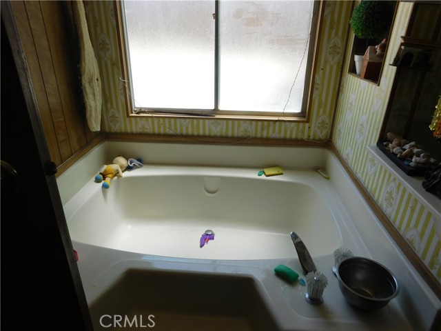 272 Desert Breeze Drive, California City CA: https://media.crmls.org/medias/ed0bafc3-0c9f-441d-a7ec-3cc6ba5e62cc.jpg