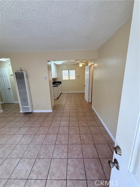 Detail Gallery Image 3 of 21 For 426 E 79th St #1,  –,  CA 90003 - 2 Beds | 1 Baths