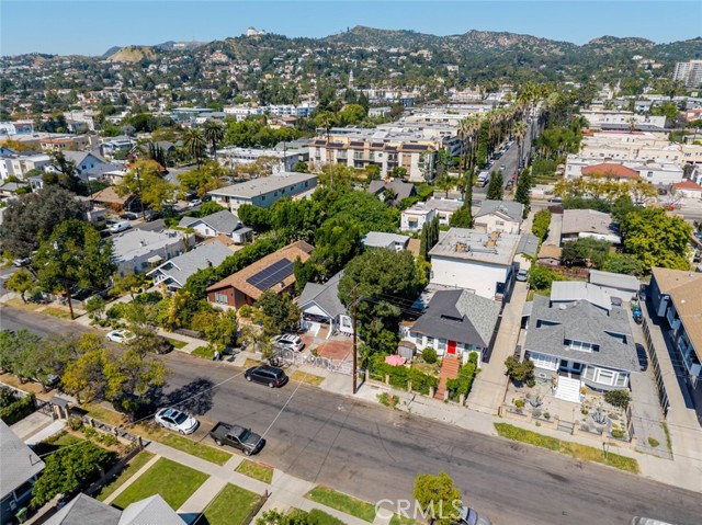 Detail Gallery Image 4 of 14 For 4541 Russell Ave, Los Angeles,  CA 90027 - 5 Beds | 3 Baths