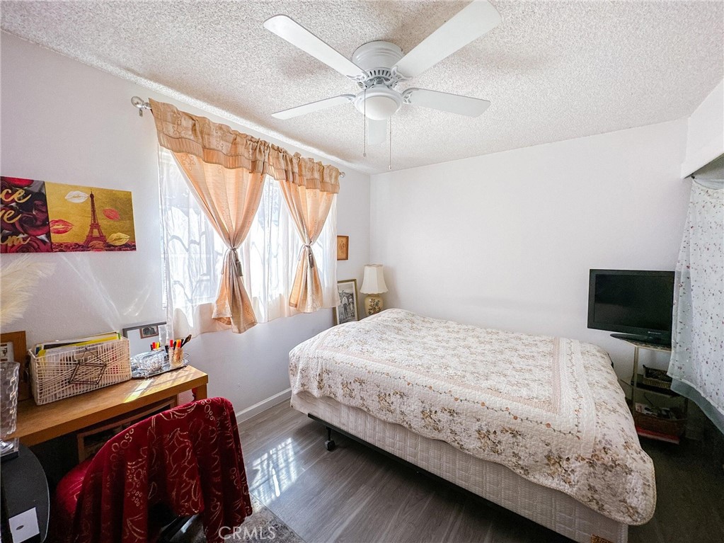 https://media.crmls.org/medias/ed0d9557-b06e-4aae-8d3c-49cdbc460729.jpg?preset=X-Large