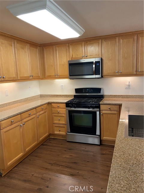 610 Green River Street, Oxnard CA: https://media.crmls.org/medias/ed0e1246-dd9e-4759-9efc-cb700f7807b9.jpg