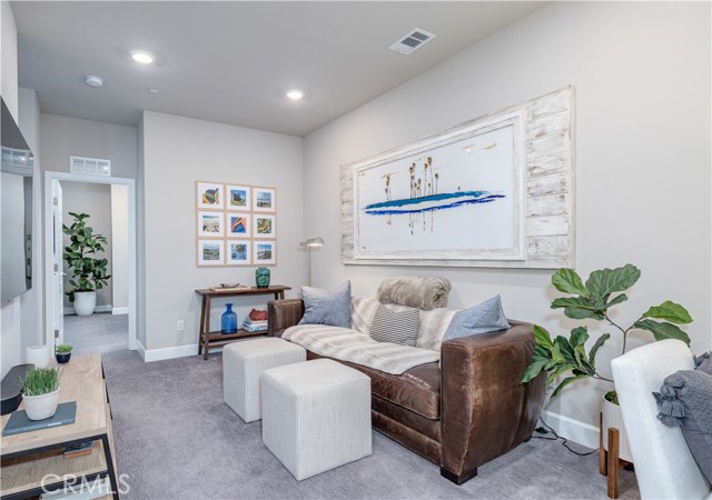 19209 Tideline Court, Huntington Beach CA: https://media.crmls.org/medias/ed0e40db-4e2e-406f-9f34-ff39d2695e30.jpg