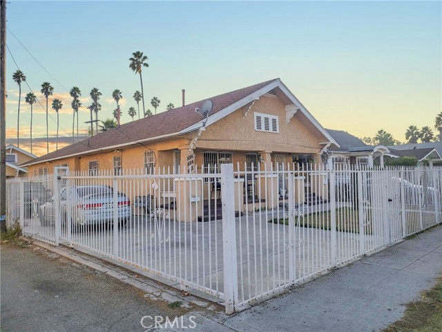 Detail Gallery Image 1 of 11 For 1012 W 55th St, Los Angeles,  CA 90037 - – Beds | – Baths