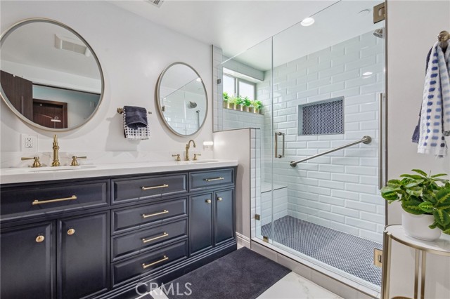 Detail Gallery Image 14 of 23 For 11218 Camarillo St #305,  Toluca Lake,  CA 91602 - 3 Beds | 3 Baths