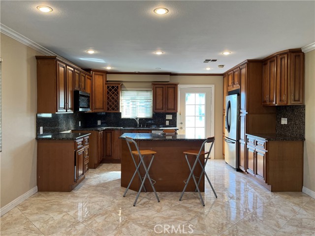 Detail Gallery Image 7 of 21 For 135 Flower #B,  Costa Mesa,  CA 92627 - 2 Beds | 2 Baths