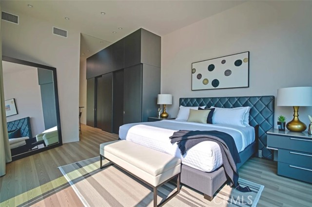 1011 N Orange Grove Avenue, West Hollywood CA: https://media.crmls.org/medias/ed13670e-8d5c-4987-adc6-68b0f70c71f8.jpg