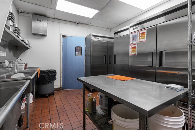 275 9th street, San Bernardino CA: https://media.crmls.org/medias/ed13705a-d7a3-44d3-bc1b-229bf9abb05d.jpg