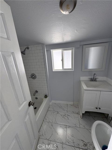 561 W 12th Street, San Pedro CA: https://media.crmls.org/medias/ed13a732-bfa8-4c59-86d1-701b55743865.jpg