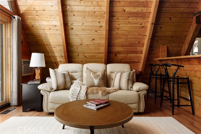 Detail Gallery Image 5 of 34 For 422 Pyramid, Lake Arrowhead,  CA 92352 - 3 Beds | 2 Baths