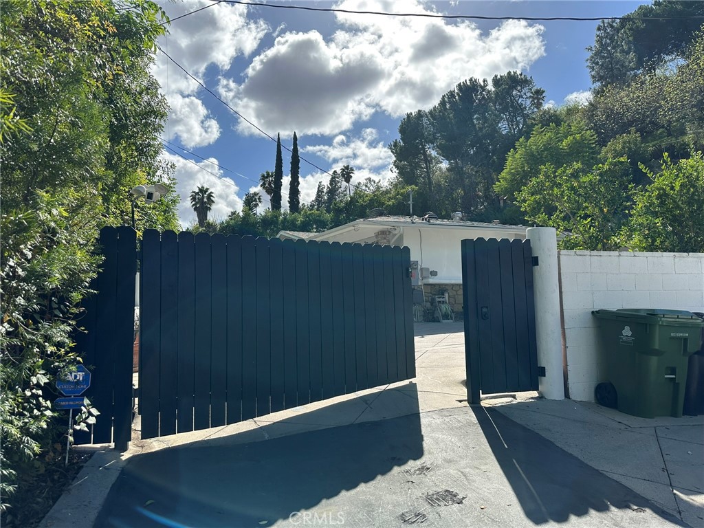 4545 Alonzo Avenue