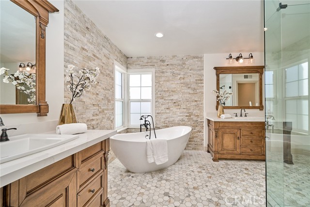 Front Image Thumbnail for CROC26041872