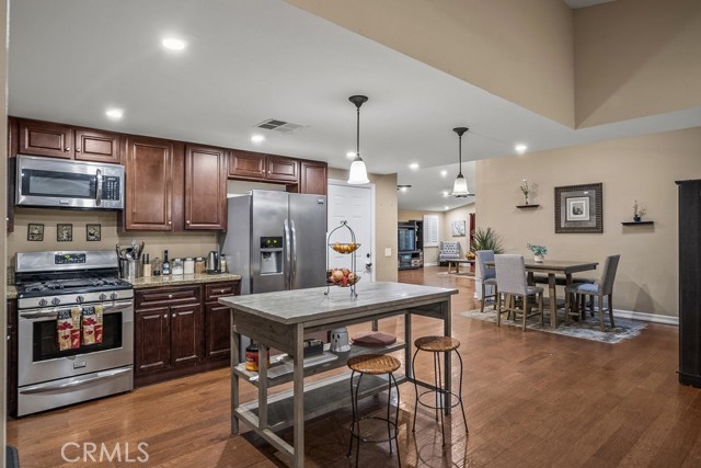 Detail Gallery Image 7 of 35 For 28148 Bakerton Ave, Canyon Country,  CA 91351 - 4 Beds | 2 Baths