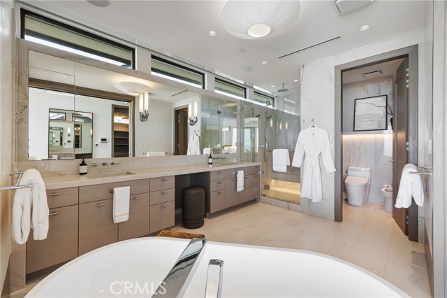 716 The Strand, Manhattan Beach CA: https://media.crmls.org/medias/ed18b78a-9494-4b00-9176-024d8f0b7939.jpg