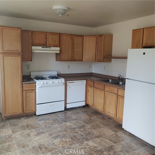 Detail Gallery Image 5 of 17 For 720 E Big Bear, Big Bear City,  CA 92314 - – Beds | – Baths