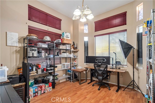 Detail Gallery Image 10 of 48 For 1806 E Mesa Dr, Lancaster,  CA 93535 - 4 Beds | 3 Baths