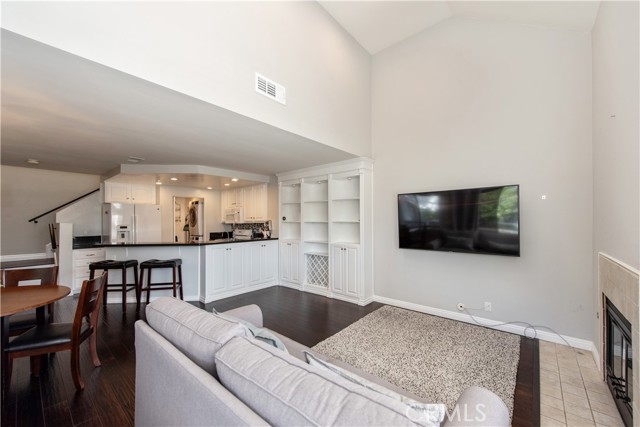 Detail Gallery Image 4 of 22 For 57 Greenmoor #49,  Irvine,  CA 92614 - 2 Beds | 2/1 Baths