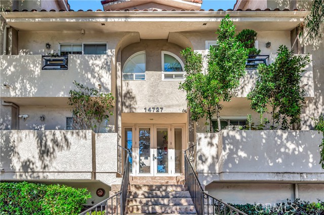 Detail Gallery Image 3 of 52 For 14727 Magnolia Bld #126,  Sherman Oaks,  CA 91403 - 2 Beds | 2/1 Baths