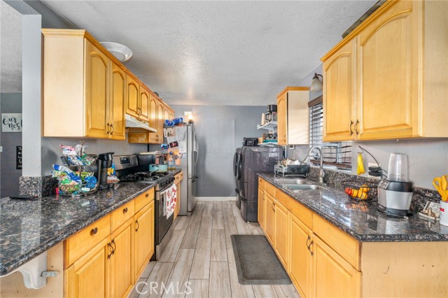 Detail Gallery Image 6 of 30 For 645 E King St, Rialto,  CA 92376 - 4 Beds | 2 Baths
