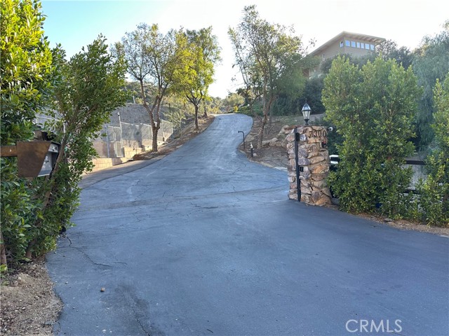 Detail Gallery Image 21 of 36 For 7300 Santa Susana Pass Rd, Simi Valley,  CA 93063 - 3 Beds | 2/1 Baths