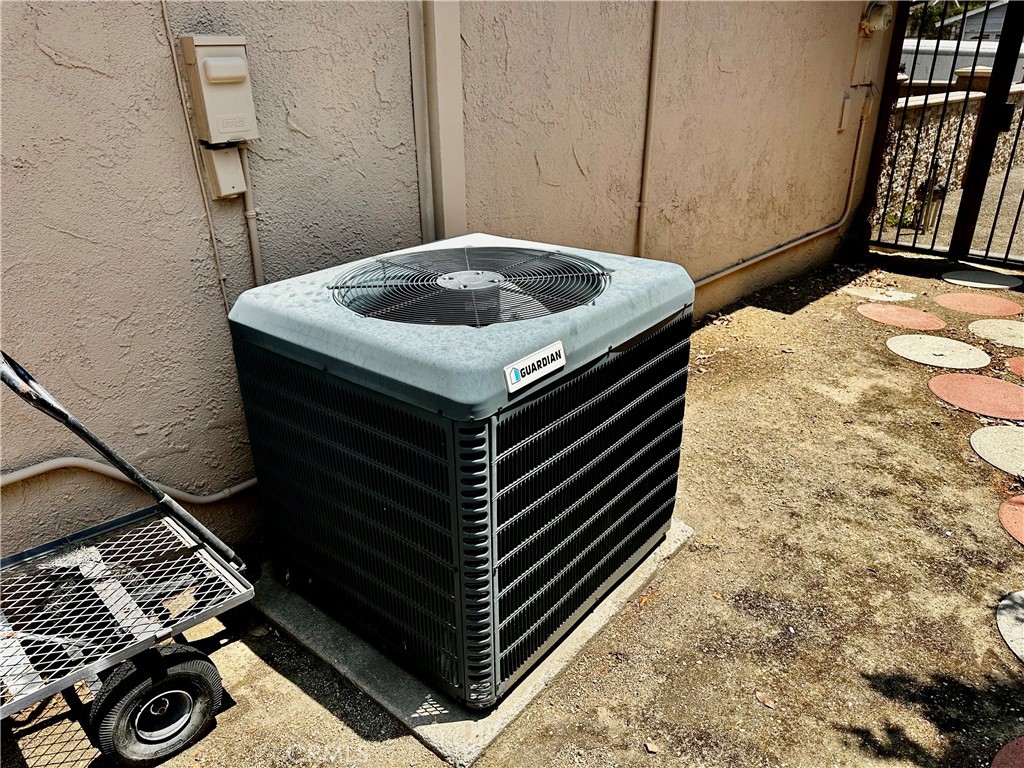 https://media.crmls.org/medias/ed1db574-1e1b-415c-b2f5-b42197b6e594.jpg?preset=X-Large