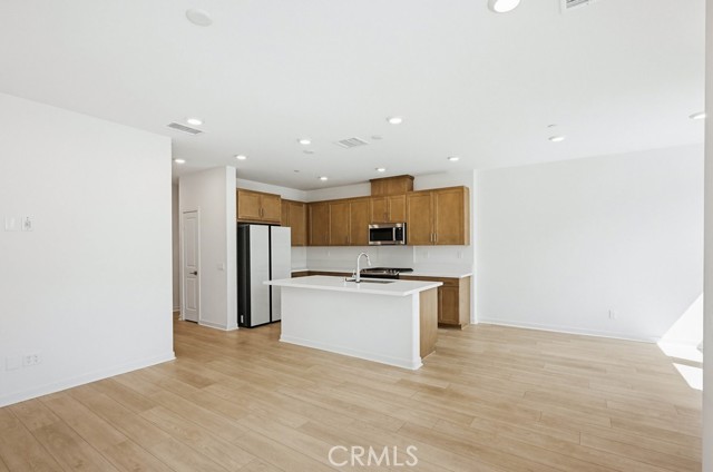 Detail Gallery Image 5 of 75 For 3925 Lavine, Corona,  CA 92883 - 3 Beds | 2/1 Baths