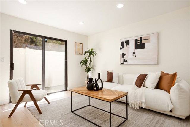 Detail Gallery Image 16 of 24 For 14803 Vanowen St #9,  Van Nuys,  CA 91405 - 2 Beds | 2 Baths