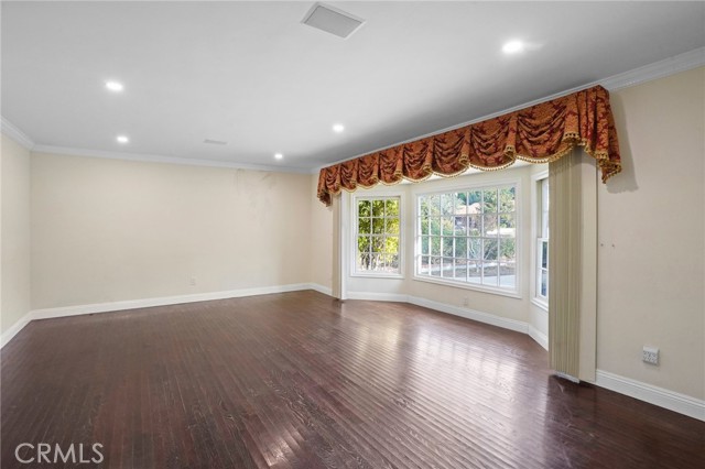 Detail Gallery Image 4 of 49 For 12281 Woodley Ave, Granada Hills,  CA 91344 - 3 Beds | 2 Baths