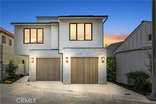 20 Balboa Coves, Newport Beach CA: https://media.crmls.org/medias/ed1fce49-0ad5-4283-a060-acf9c2b4d18b.jpg