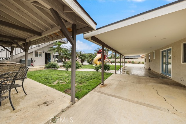 8963 Bold Ruler Lane, Jurupa Valley CA: https://media.crmls.org/medias/ed1fd5b9-b525-4404-b320-af840f3148f9.jpg