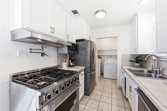 Detail Gallery Image 4 of 41 For 18638 Malden, Northridge,  CA 91324 - 4 Beds | 2 Baths