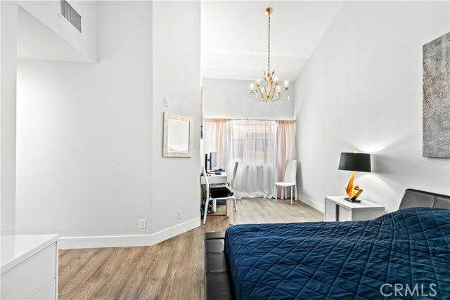 456 E San Jose Avenue, Burbank CA: https://media.crmls.org/medias/ed206ca0-cbc3-46c0-95b5-2b3bcdf29be4.jpg